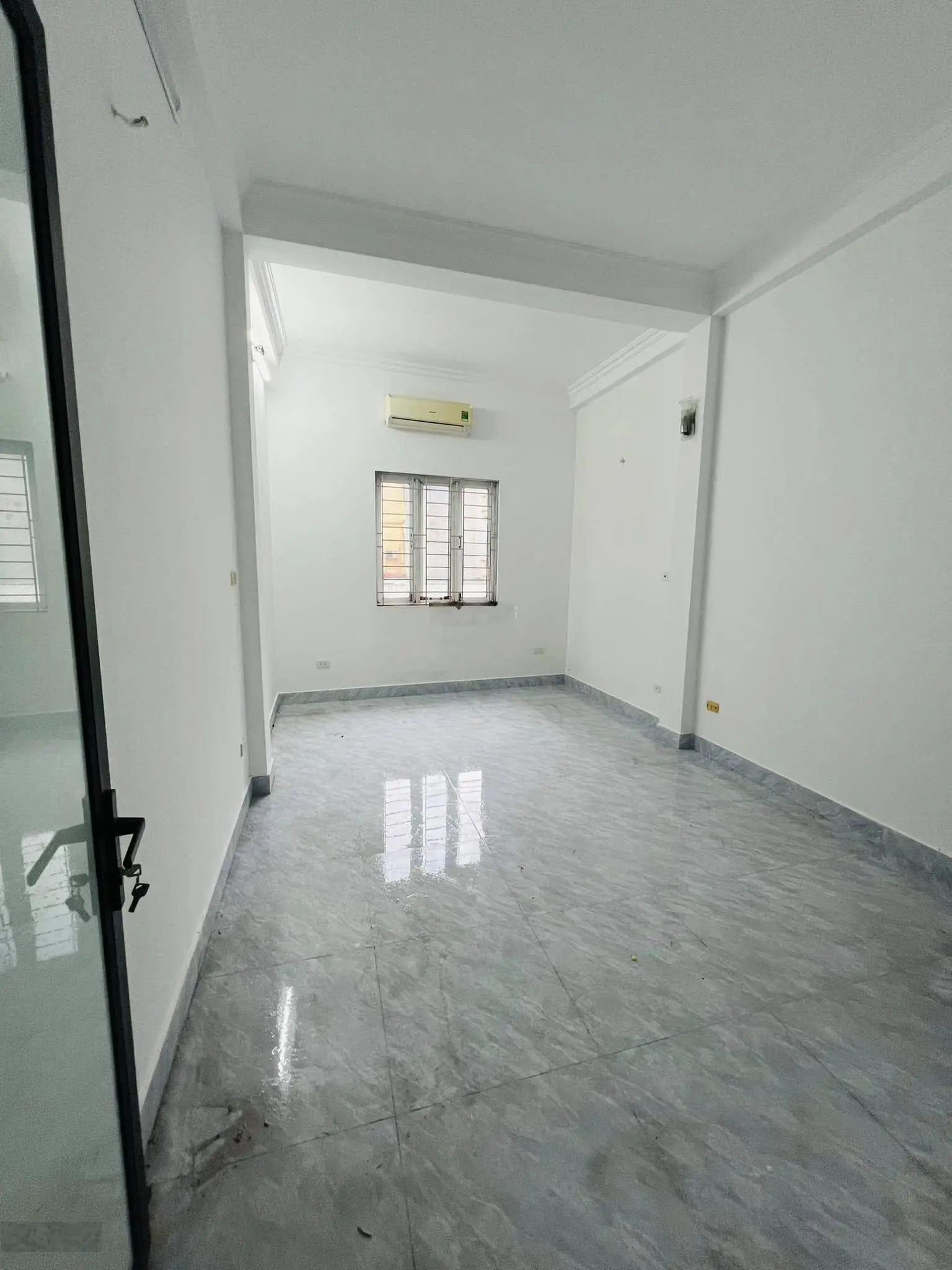 Bán nhà Tứ Liên - phân lô ô tô vào nhà - ở ngay đón tết - 4 tầng đủ công năng giá 9.5 tỷ