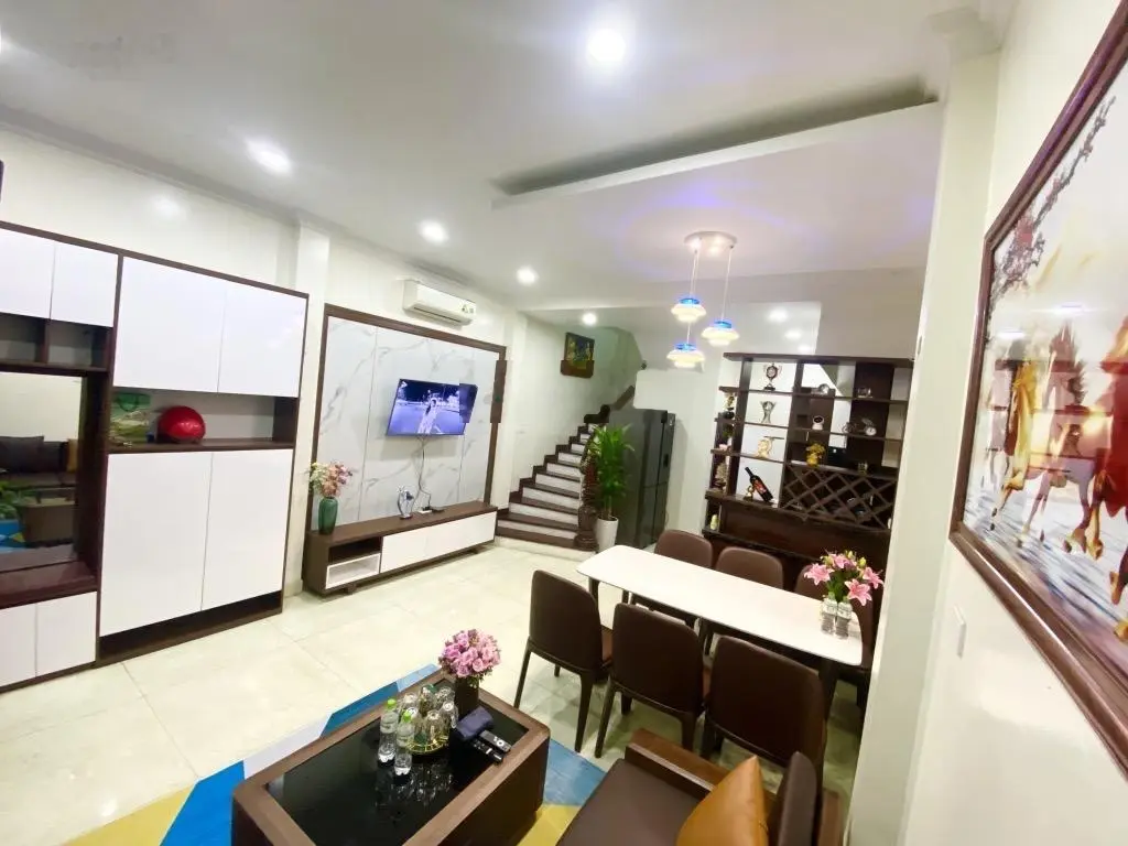 Siêu phẩm - siêu hiếm - nhà đẹp ở luôn - tặng full nội thất xịn xò - 20m ô tô tránh .40m chỉ 9.xt