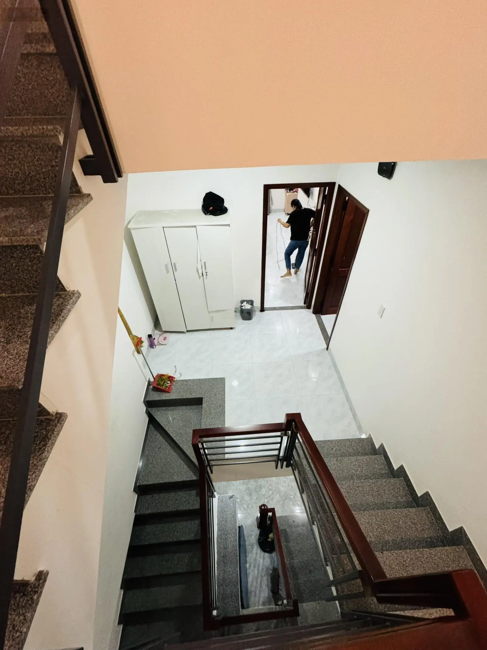 Bán nhà 3 tầng VCN Phước Long gần công viên, gần sông 60m2 ngang 6m để lại nội thất
