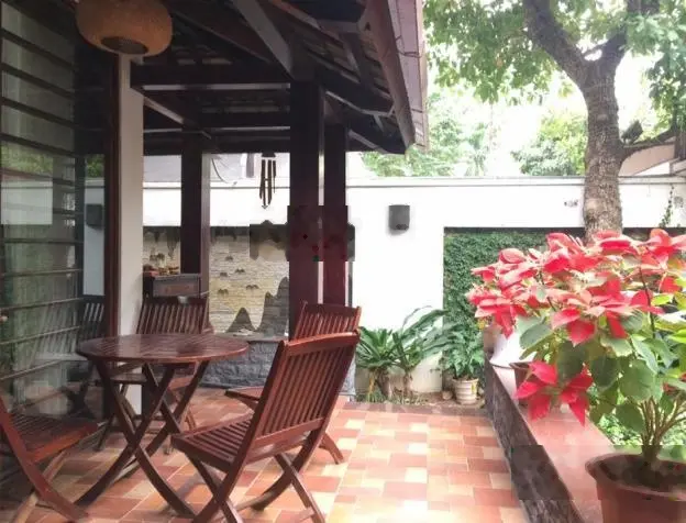 Bán biệt thự bán Đảo Linh Đàm 256m2, mặt đường Nguyễn Duy Trinh siêu vip, nội thất đẹp