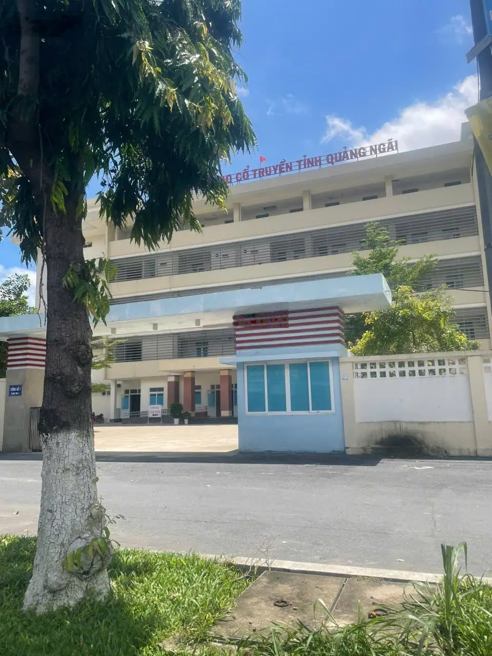 Cần bán nhà mặt tiền đường Hùng Vương, TP. Quảng Ngãi - nhà nở hậu, đối diện bệnh viện