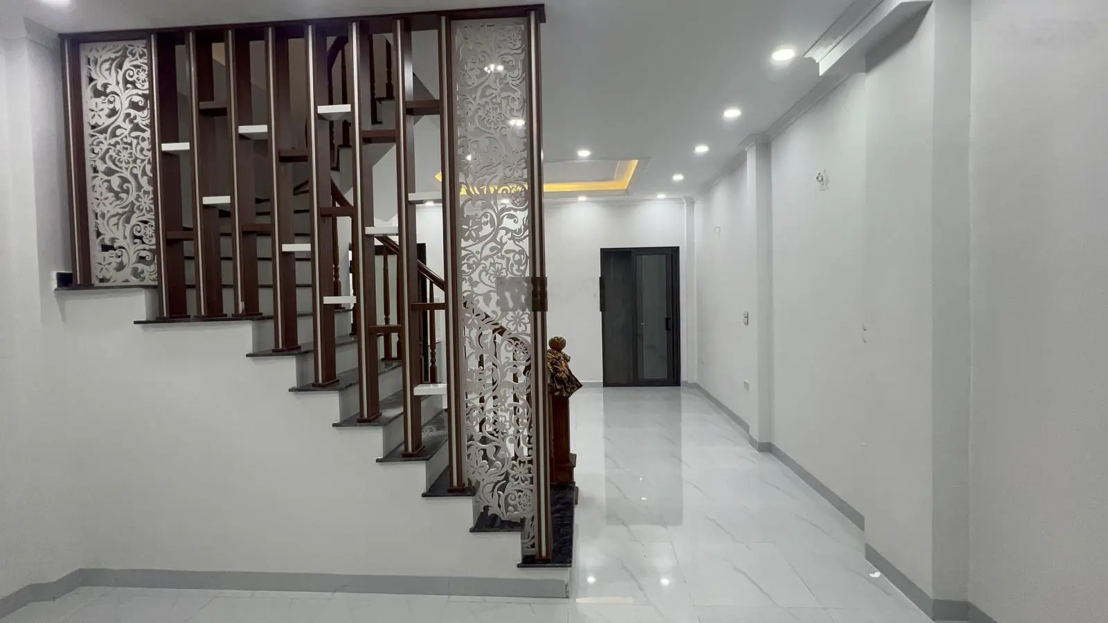 Siêu hiếm Quỳnh Đô, nhà đẹp long lanh, 42m 4 tầng, đầy đủ tiện ích, an sinh tốt LH 0918 816 ***