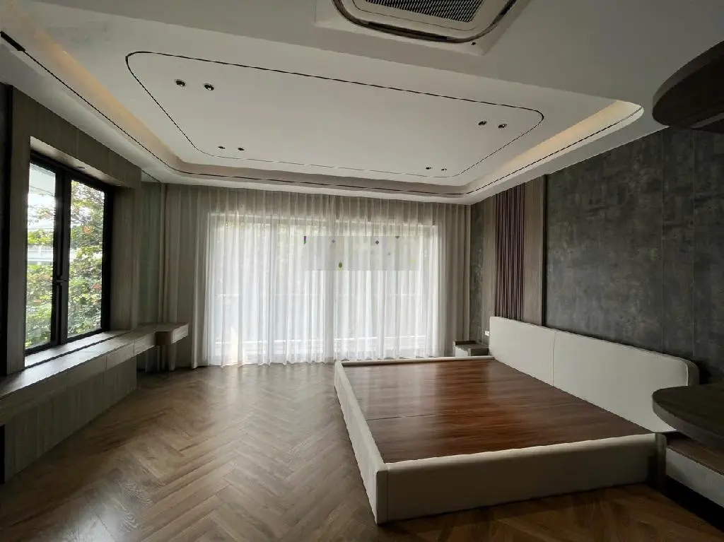 Siêu hiếm - vỉa hè rộng - kinh doanh tốt - 2 gara ô tô - 6 tầng có thang máy - nguyễn văn cừ