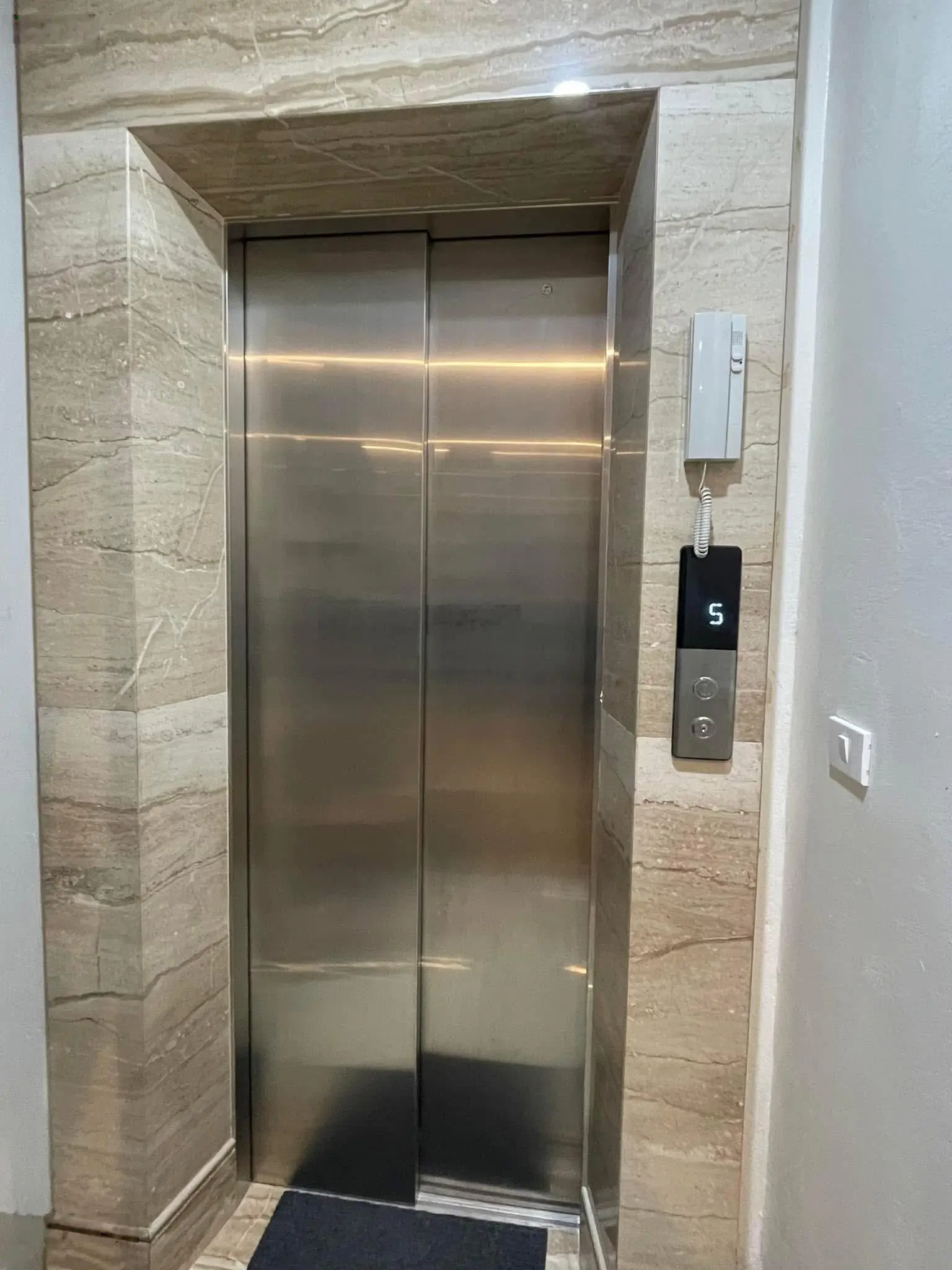 Bán nhà mới đẹp, Doãn Kế Thiện, Mai Dịch, thang máy, gần phố, 37m2x6T, MT 4.5m chỉ 7,x tỷ