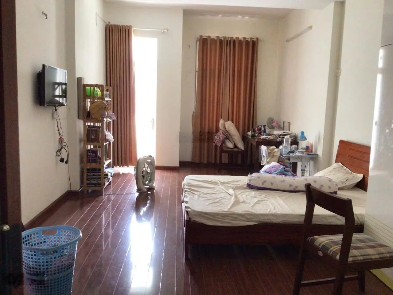 Bán nhà KĐT Hà Quang 2 đối diện công viên nhỏ, hướng mát, full nội thất