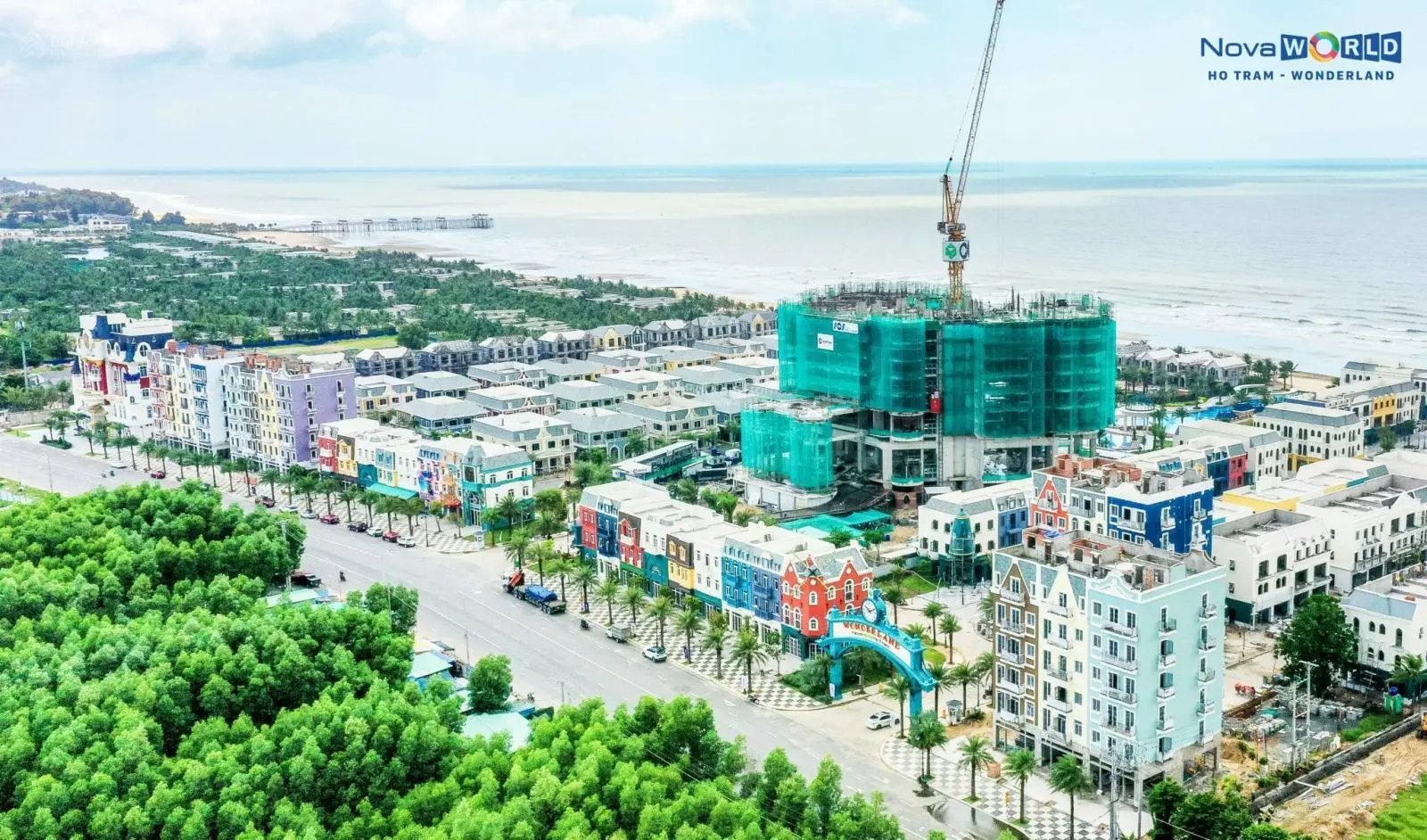 Nhà phố Hồ Tràm view biển rực rỡ tại quảng trường thương mại, xây 3 tầng, cho thuê nghỉ dưỡng ngay