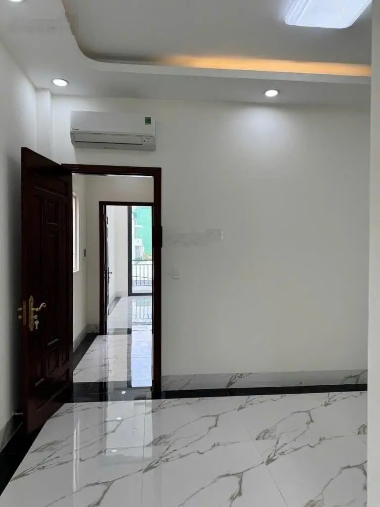 Nhà ngộp bán gấp DT 72,8m2/3tỷ380 Hoà Bình P5 Quận 11. Đang cho thuê 28tr/th gần CV nước Đầm Sen