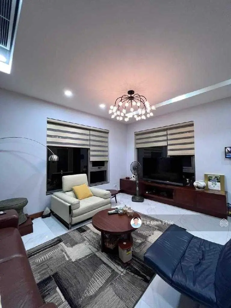 Biệt thự liền kề, lô góc, 150m2x4T, mặt tiền 10m, vỉa hè, 3 ô tô tránh, 3 bước ra hồ, 28 tỷ