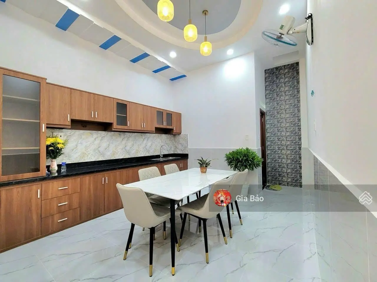 Cần bán gấp căn nhà 60m2 giá 3tỷ550 triệu đường Nguyễn Xí quận Bình Thạnh. Đang cho thuê 16tr/tháng