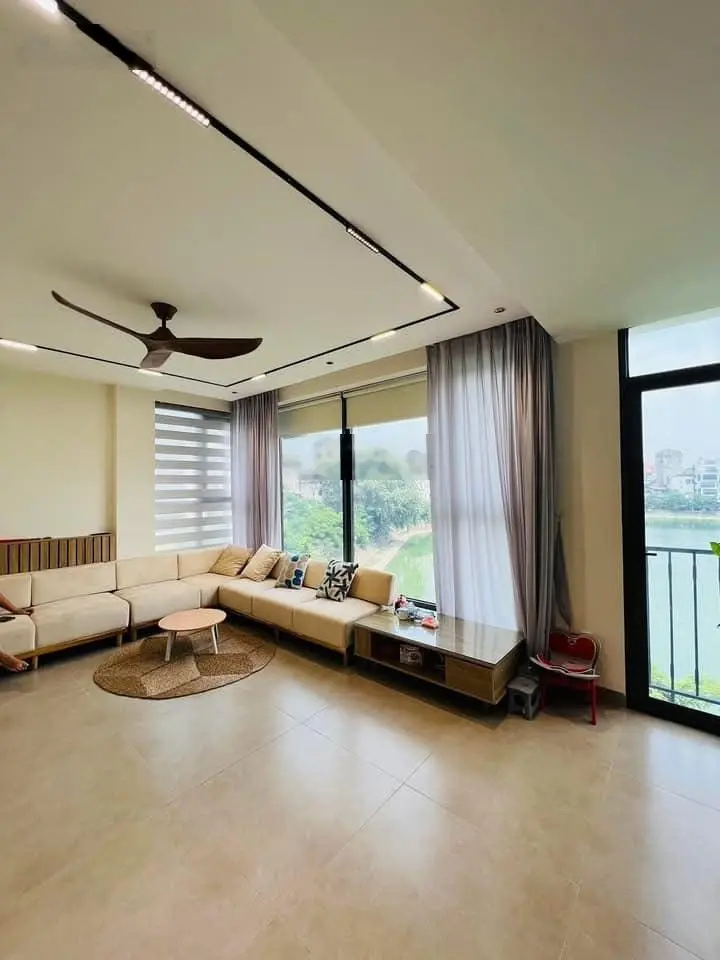 Bán nhà mặt phố view đẹp tại Văn Miếu, 24 tỷ, 39m2, 4PN, 5WC, 7 tầng, Đống Đa, HN