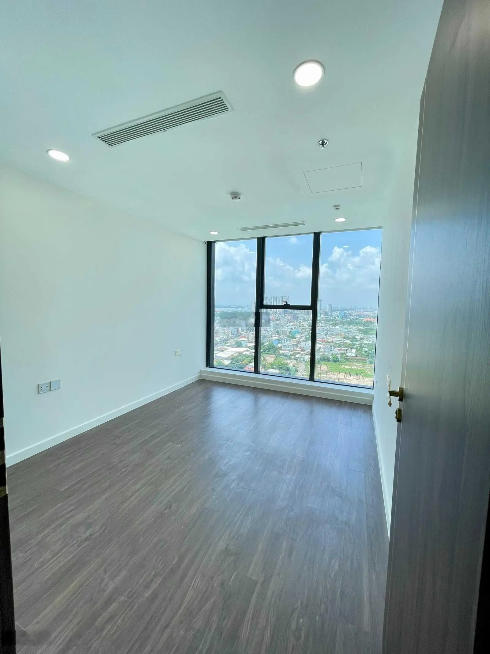 Rẻ nhất dự án chỉ: 6.5 tỷ cho căn 4 phòng ngủ rộng nhất Sunshine Sky City. Chỉ có duy nhất 1 căn