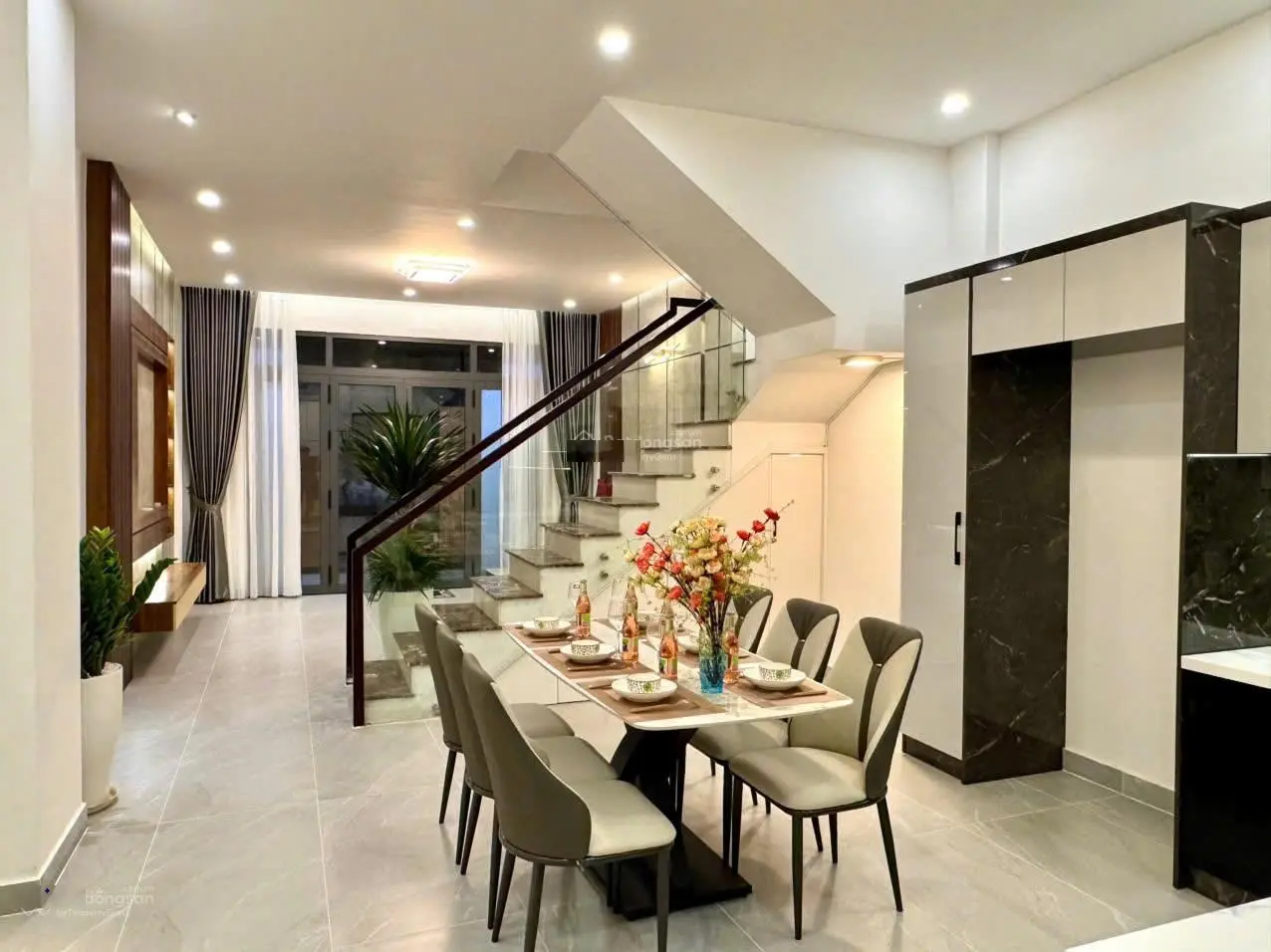 Bán nhà 3 tầng đẹp Phạm Văn Đồng, Thủ Đức giá rẻ