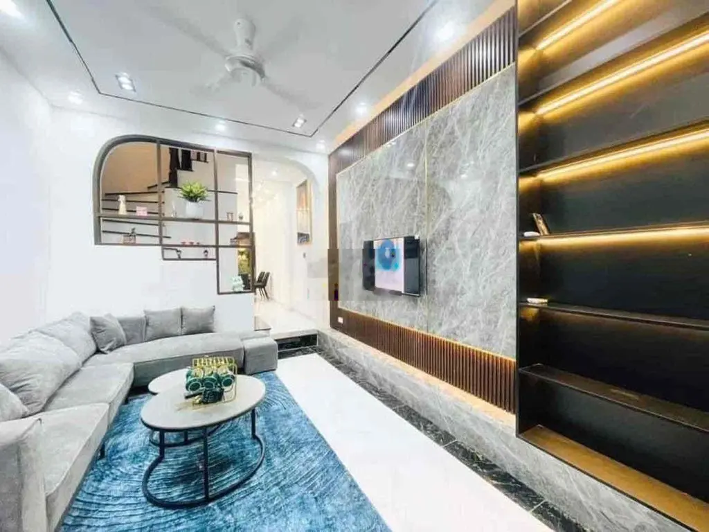 Bán Gấp! Cát Linh, Gần phố, ngõ thông, lô góc, ô tô 35m, 36m2*5T