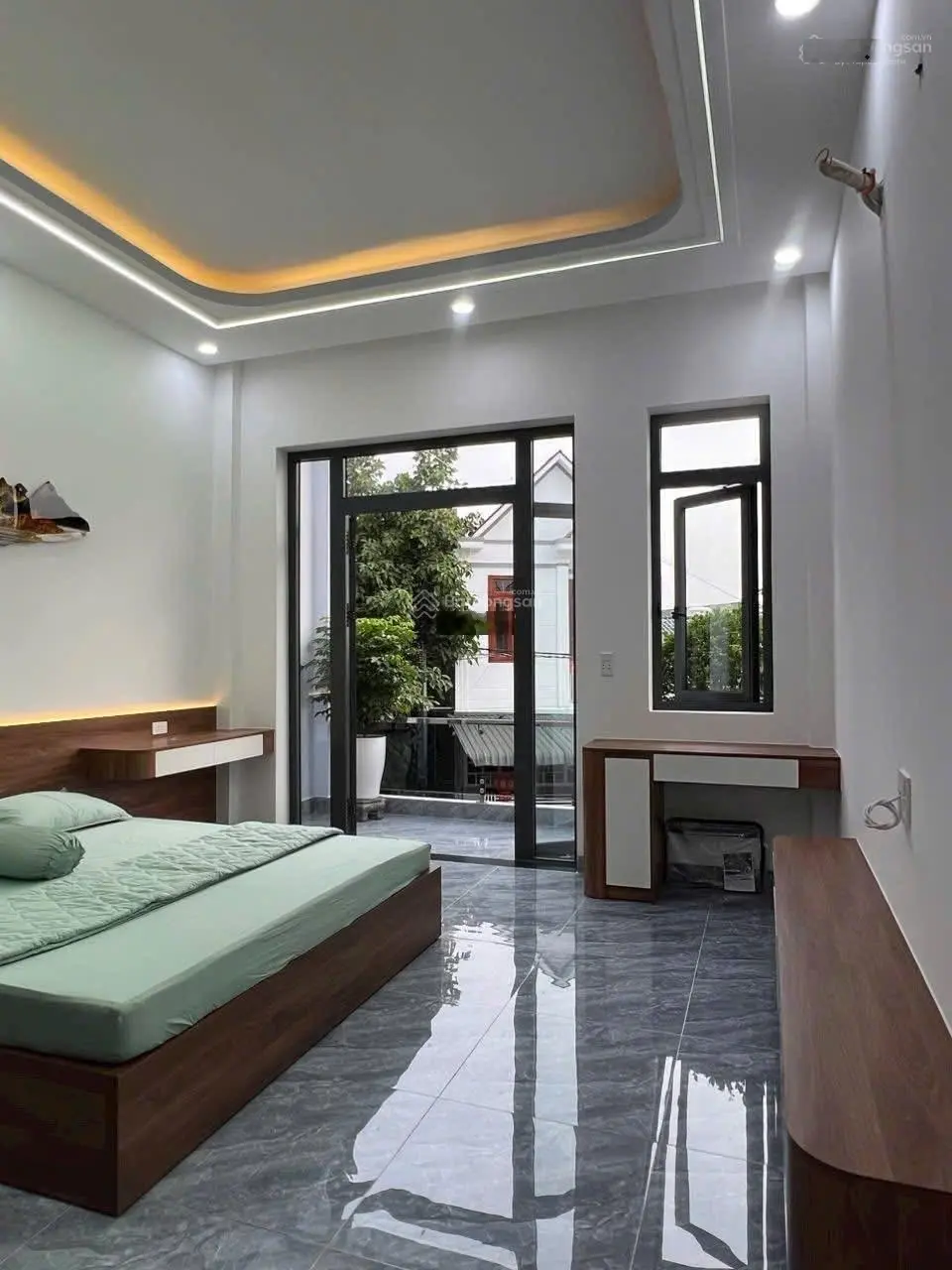NHÀ PHỐ HIỆN ĐẠI ĐẸP LONG LANH CÓ 4Pn 4 WC - Kdc Hiện Đại . Phù Hợp Cho Gia Đình Đông Thành Viên