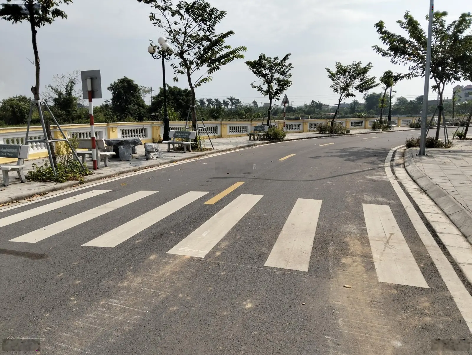 4,55tỷ ,nhà đẹp ngõ thông ,ô tô chạy vòng quanh , 70m View hồ đẹp nhất Tiên Dương ,Đông Anh