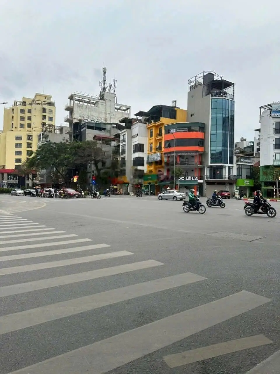 Siêu phẩm mặt phố hồng tiến,50m,thang máy, vỉa hè đá bóng,kinh doanh bất chấp