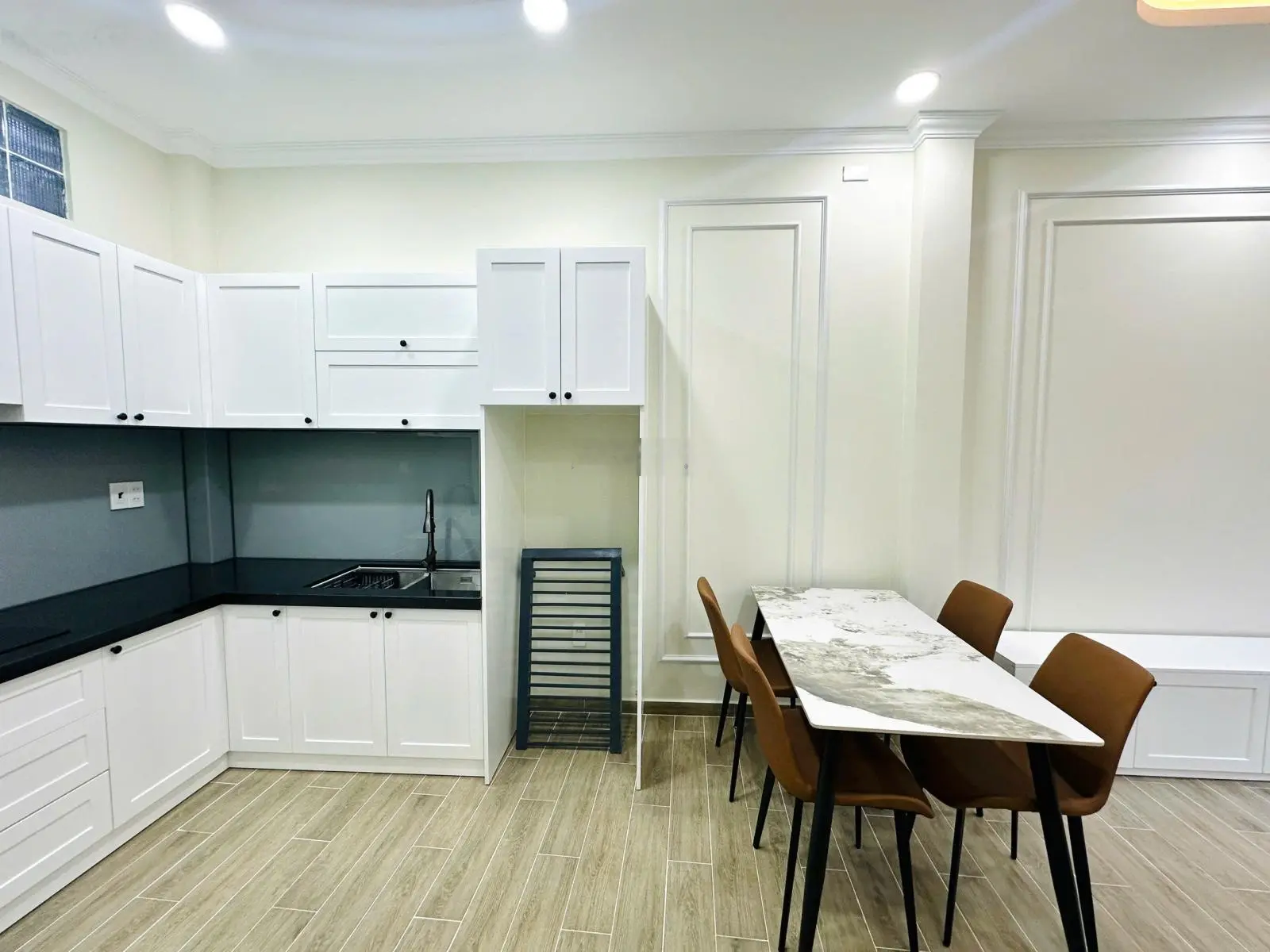 NHÀ XÂY MỚI 4 TẦNG SÁT MẶT TIỀN - Nguyễn Lâm. P7. Q PHÚ NHUẬN, DT 36m2, 3 lầu 4pn, giá 5 tỷ 990 tl