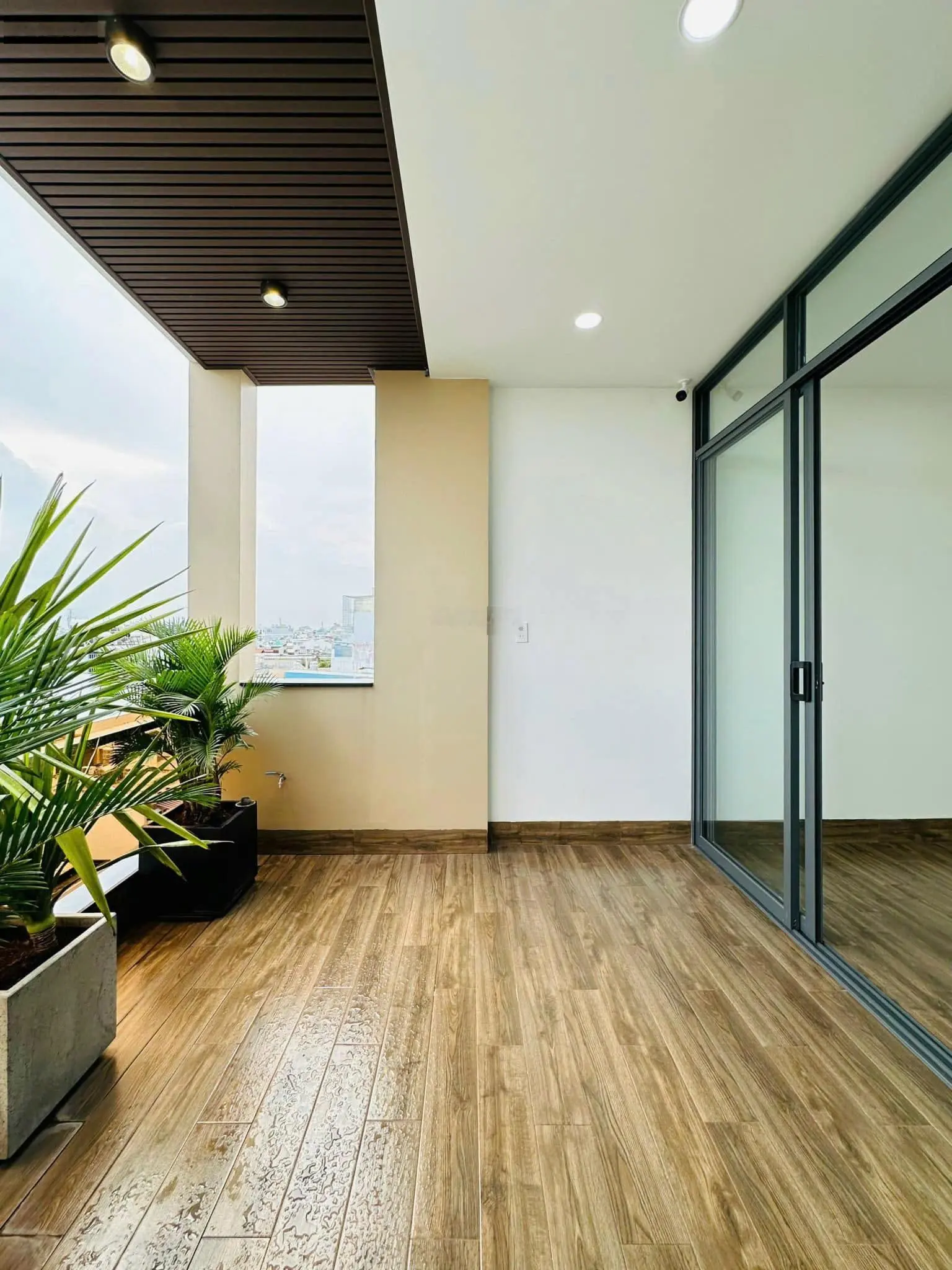 Giá 5 tỷ 600. cuối năm ngộp tiền bán nhà nguyễn văn nguyễn, q1. hxh. tiện ích xung quanh