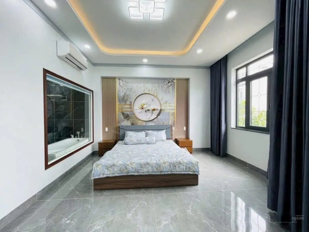 Bán gấp nhà kdc cao cấp tphcm giáp làng đại học quốc gia - 234m2 sàn giá 7,6 tỷ - hướng đông nam