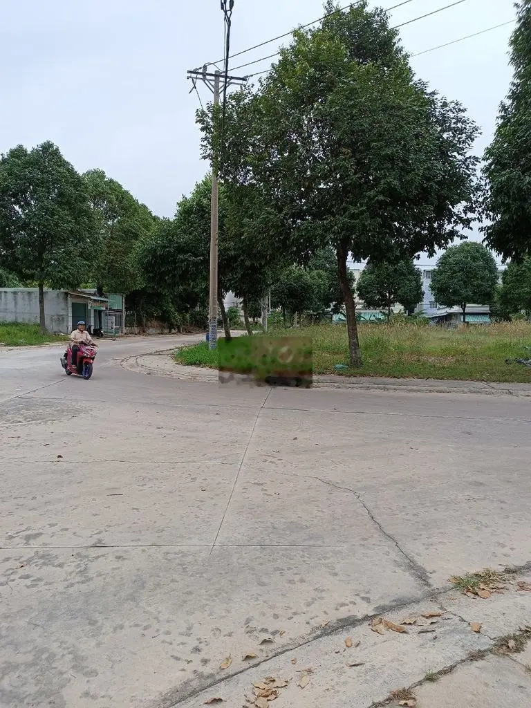 chính chủ bán lô 660tr ngay trung tâm,sổ riêng,đối diện cổng Becamex.