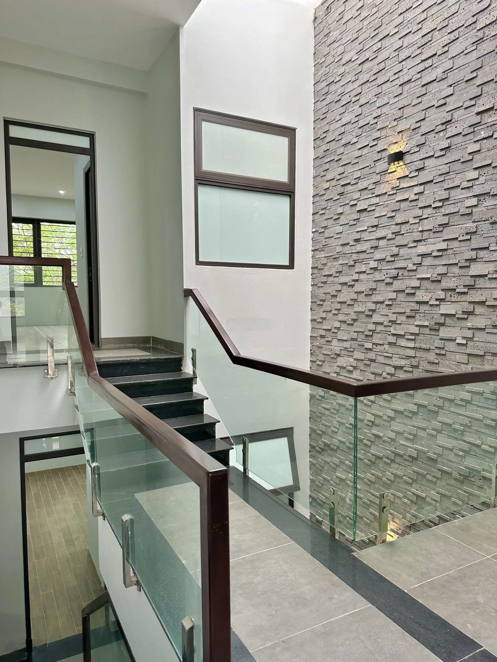 Nhà 4 tầng 4 ngủ sát trường cấp 2 Quang Vinh