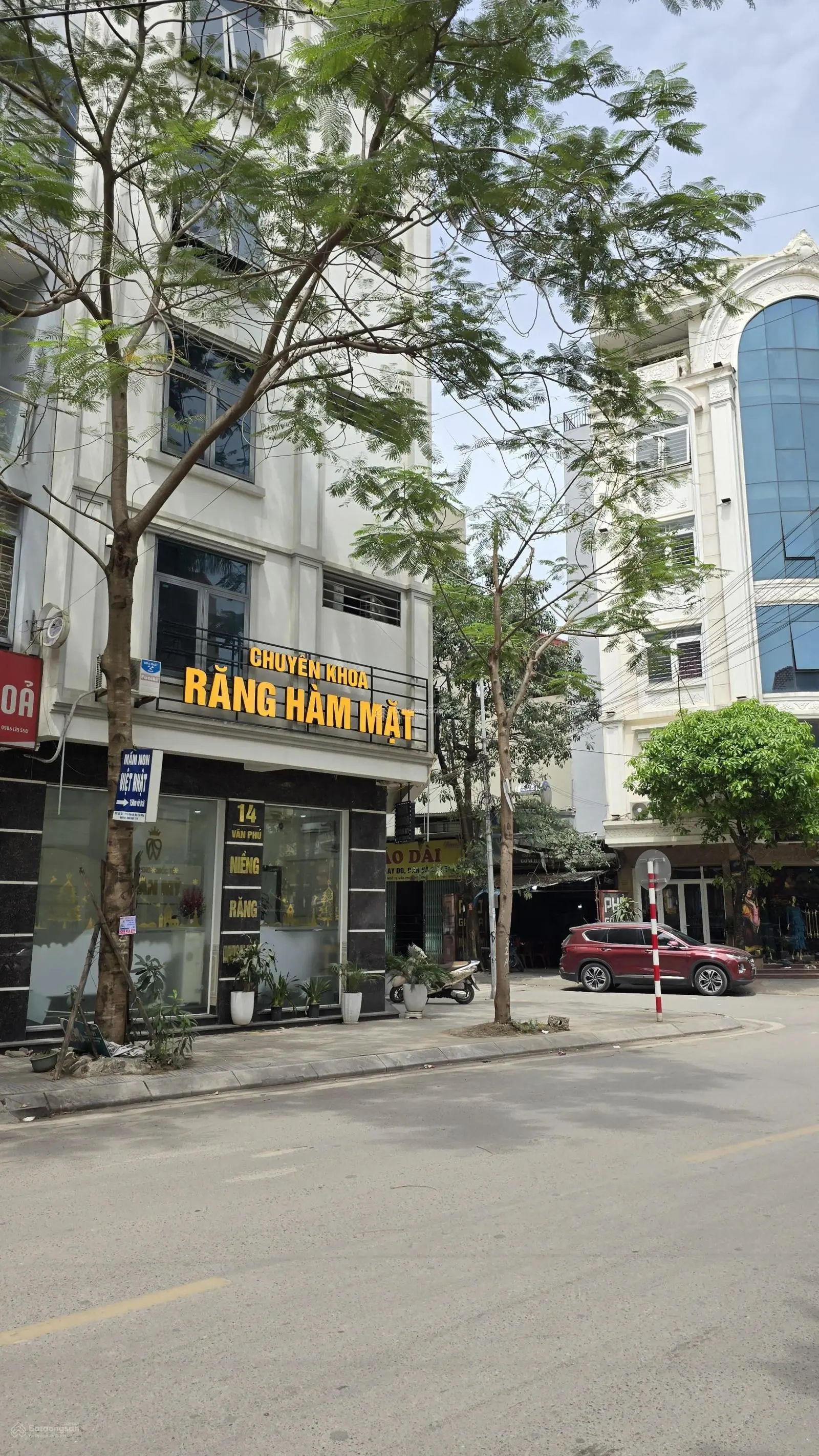 Mặt phố 8 tầng thang máy - Lô góc vỉa hè kinh doanh. Giá rẻ bất ngờ