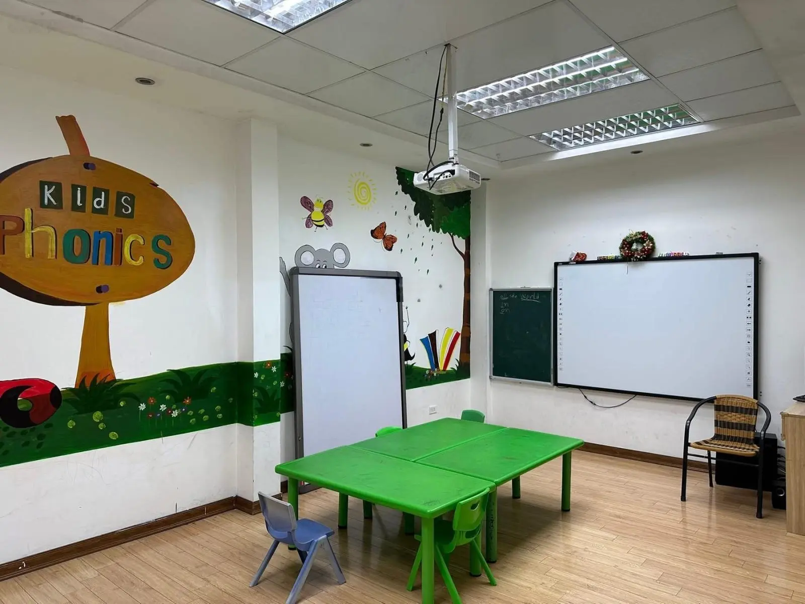 Bán toà văn phòng 112m2 9tầng MT7.8m Hoàng Cầu quận Đống Đa-Vị trí mặt phố ô tô tránh kinh doanh cự