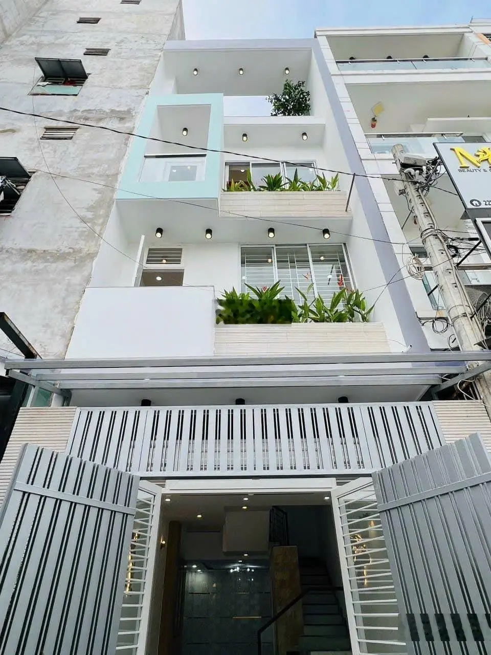 Bán nhà giá 3 tỷ 200 đường Tô Hiến Thành P15 Quận 10. DT 74m2 cách Lý Thường Kiệt 70m sổ riêng