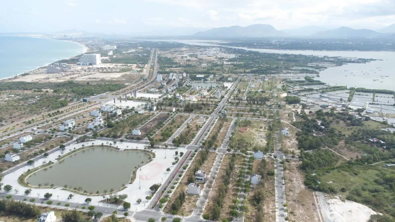 Bán nền Golden Bay hướng đông nam gần hồ và quảng trường giá 27.5 triệu/m2