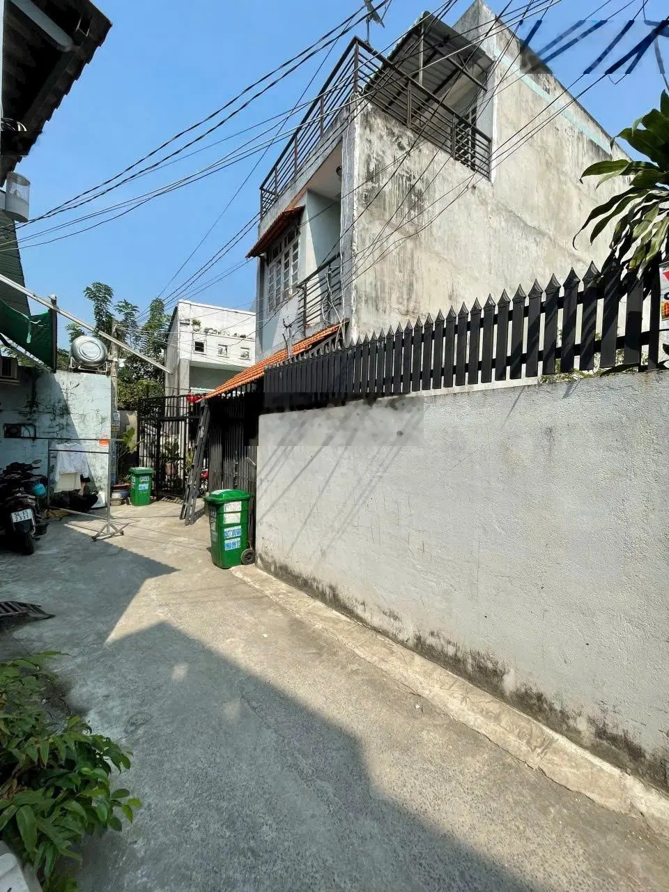 2 Căn nhà chung 1 sổ - 1 căn ở và 1 căn cho thuê -nhà cách đường Lê Thị Hà 200m