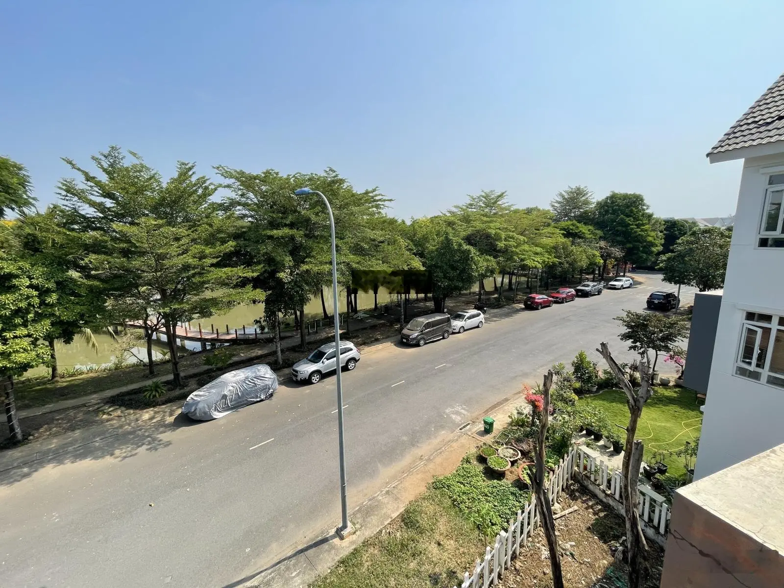 Bán biệt thự góc, sân vườn rộng, đối diện hồ, đường 20m - Park Riverside