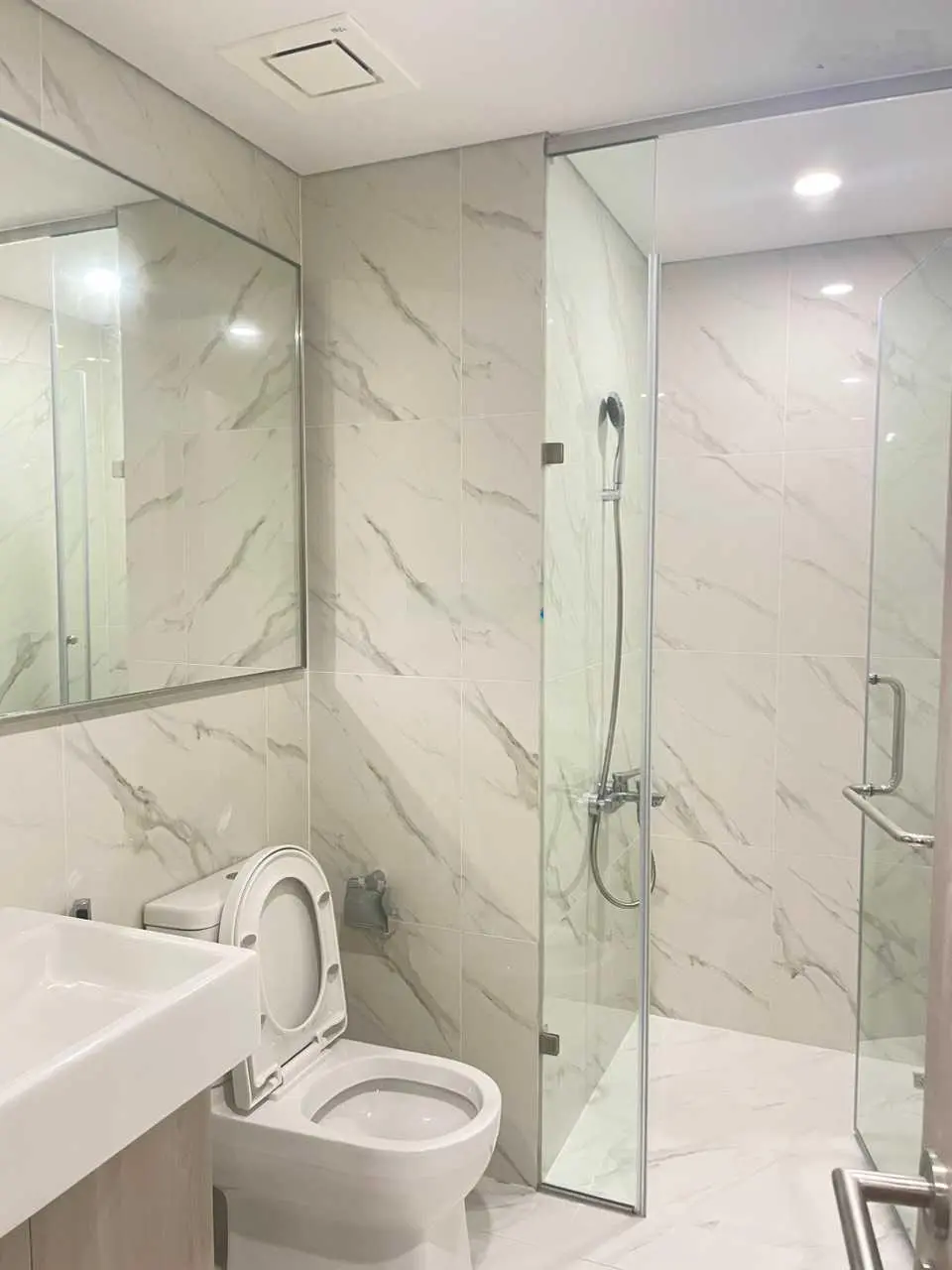 Hot chỉ 4,6 tỷ sở hữu căn 2n2vs + tòa A Masterise, ban công TN view hồ thoáng mát, 63m2 sở hữu ngay