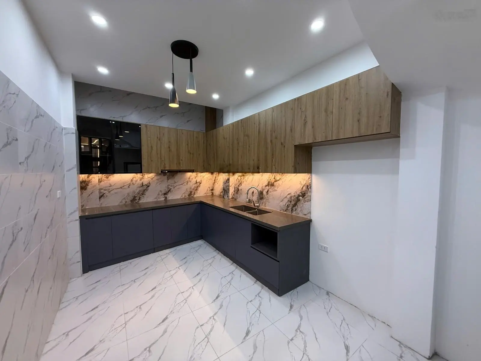 Bán gấp Nhà riêng đường Thịnh Quang 37m 4Tg, 3,3m chỉ 7,3 tỷ full nội thất 30m ra ô tô.