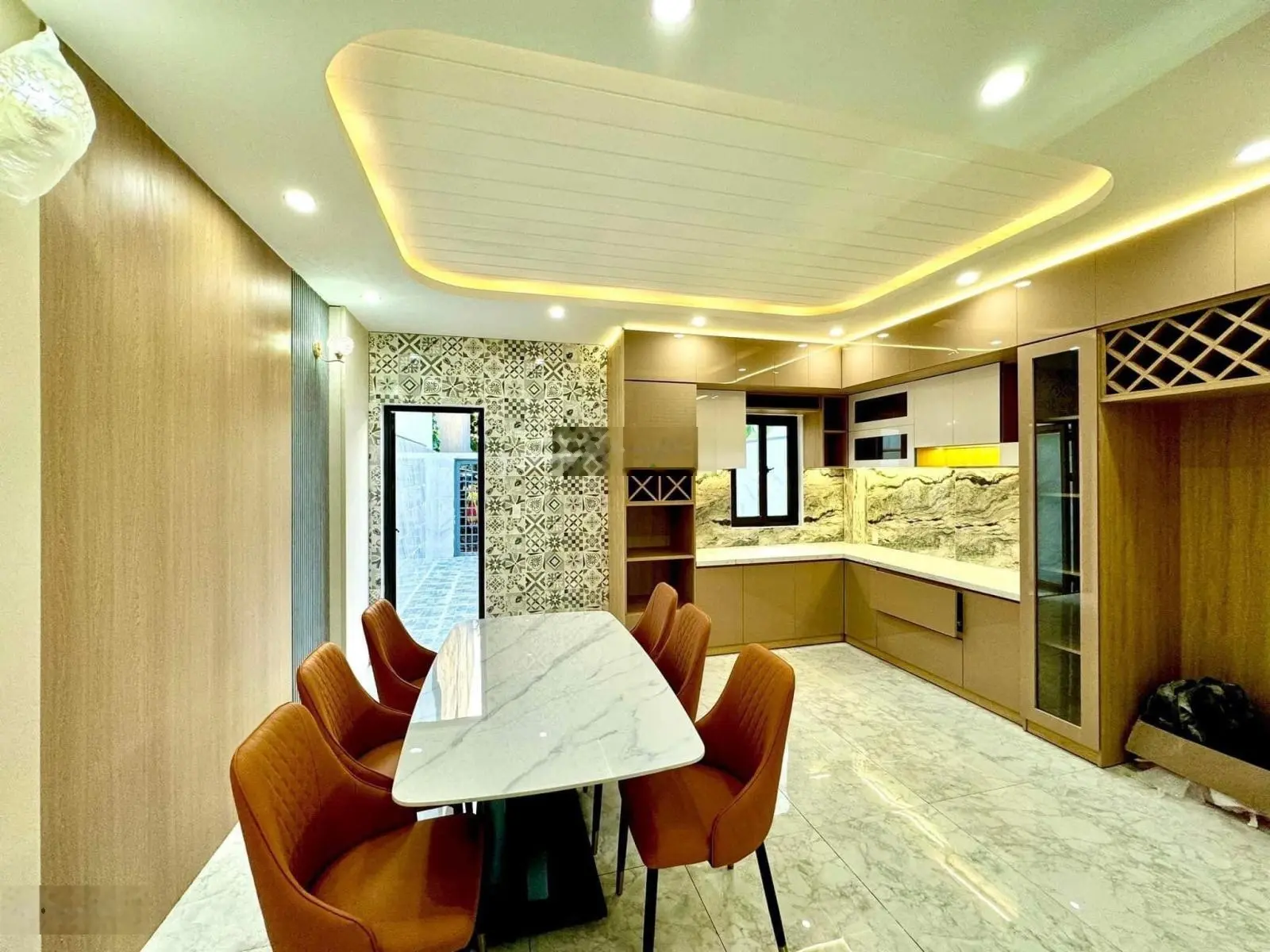 Bán nhà riêng tại Lý Thường Kiệt, 48 m2, giá cực chất, đẹp, nhiều tiện ích.Giá 2,1 tỷ