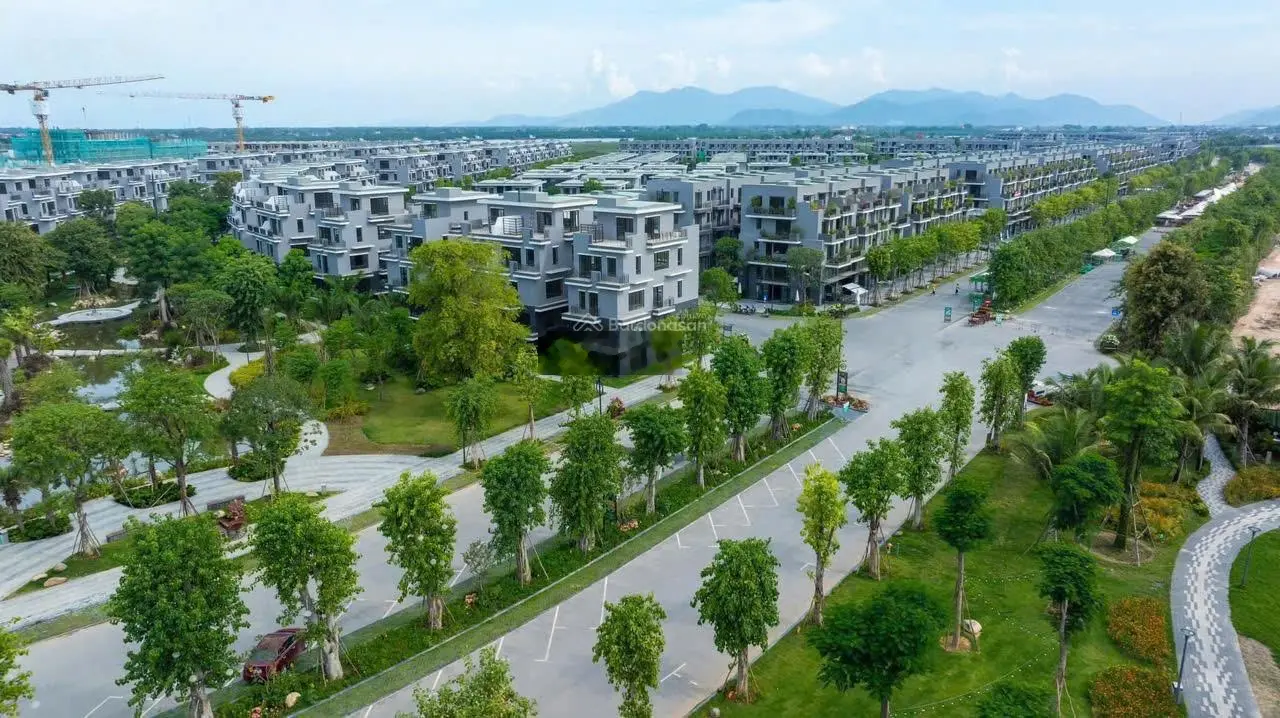 Bán shophouse view Hồ Thiên Nga tại The Plaza [HV33], Eco Central Park Vinh, 9,5 tỷ, 108m2