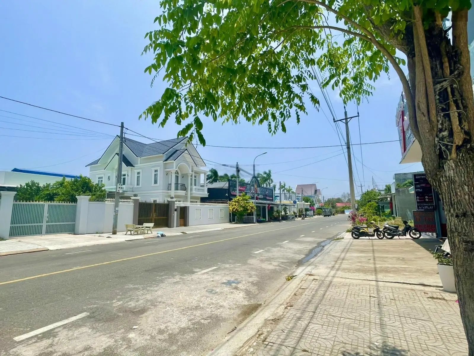 Thổ Cư Phạm Hùng Mặt Tiền Gần Nhà Hàng Wow
