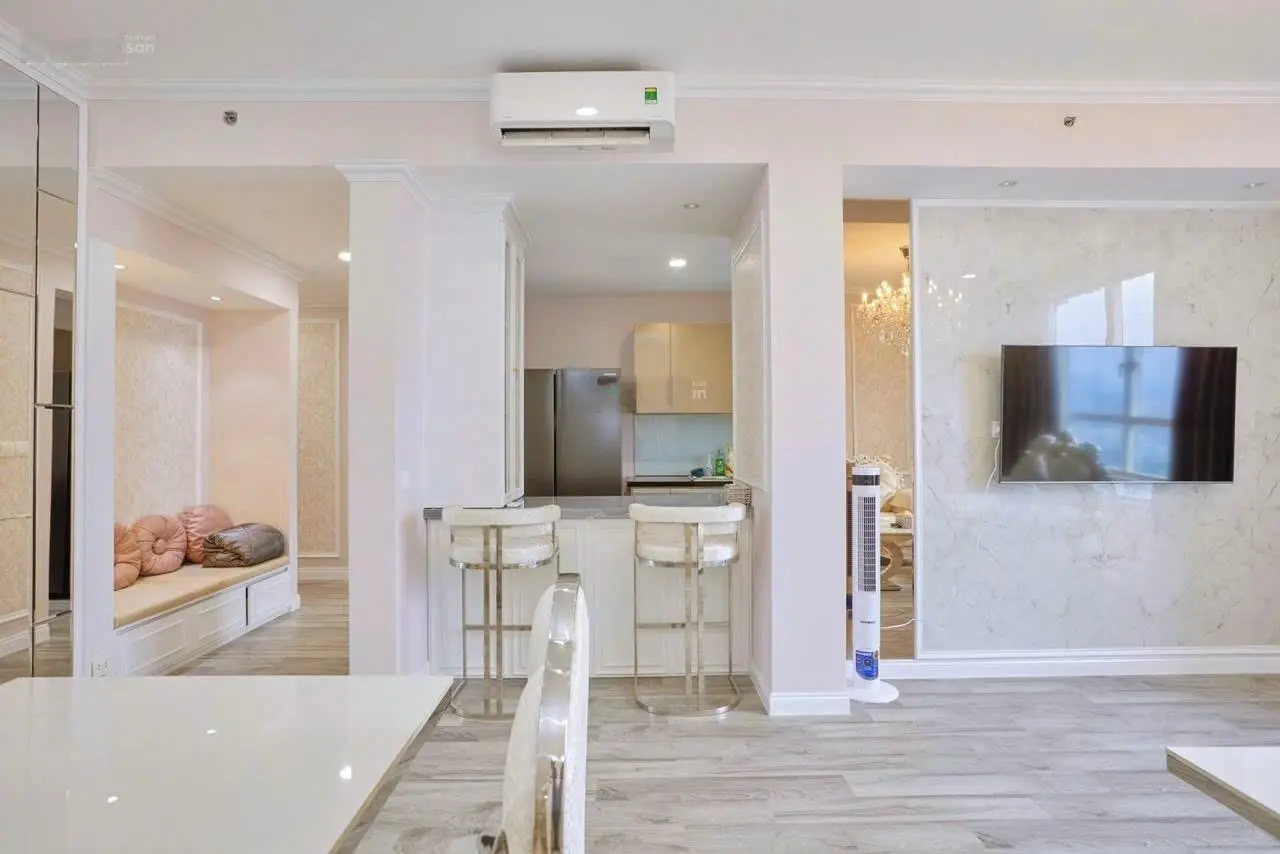 Bán Căn hộ 106m2 SUNRISE CITY South lầu cao đ.Nguyễn Hữu Thọ ,Tân Hưng, Quận 7 (Đối diện Lottemart)