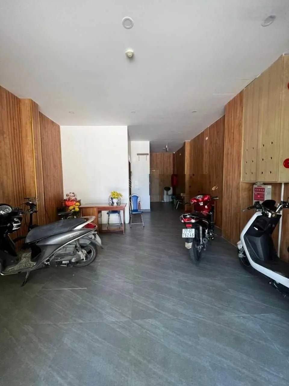 Tòa căn hộ 5 tầng đối diện công viên lớn khu phố Tây An Thượng