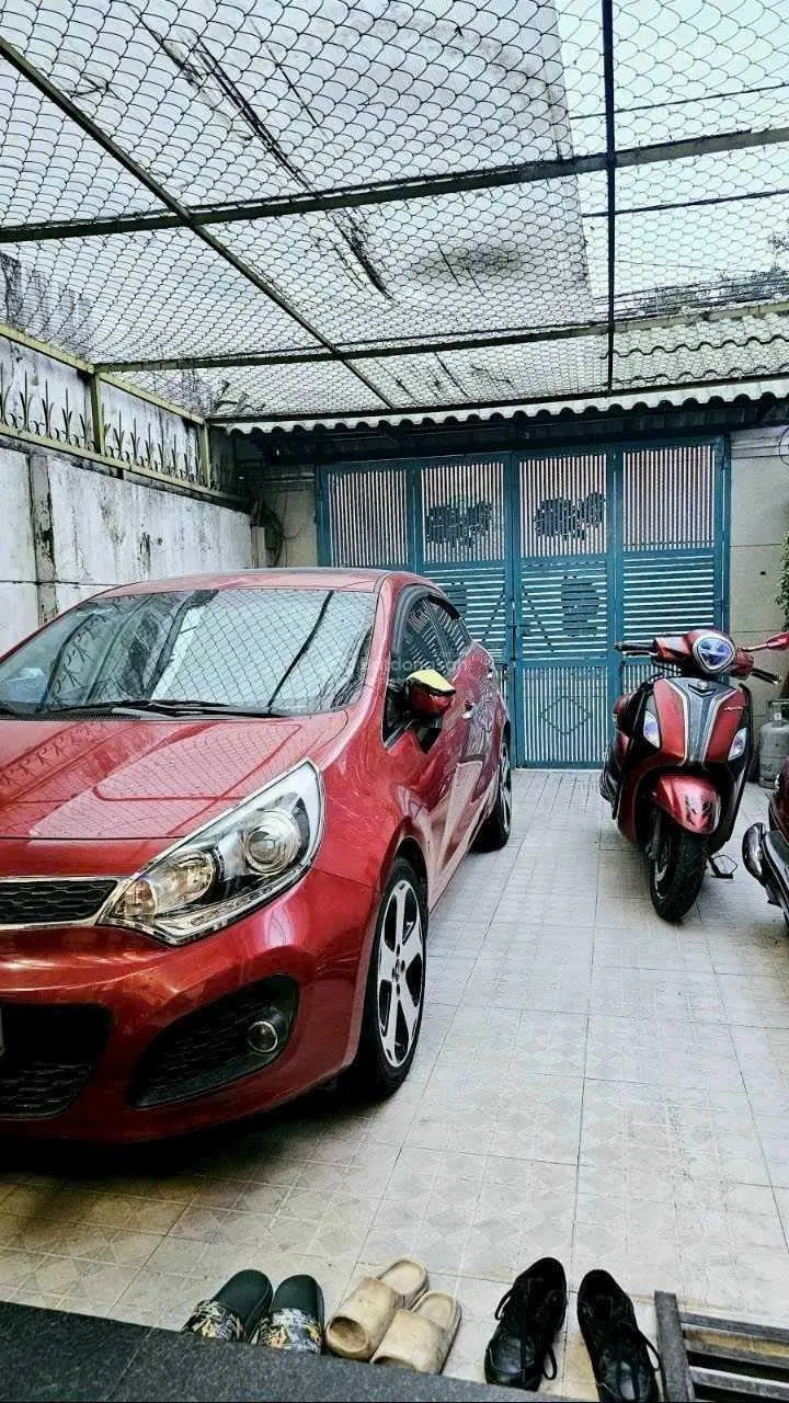 Nhà mặt tiền kinh doanh 4 tầng 4,2x22m2 Trường Thọ, Thủ Đức