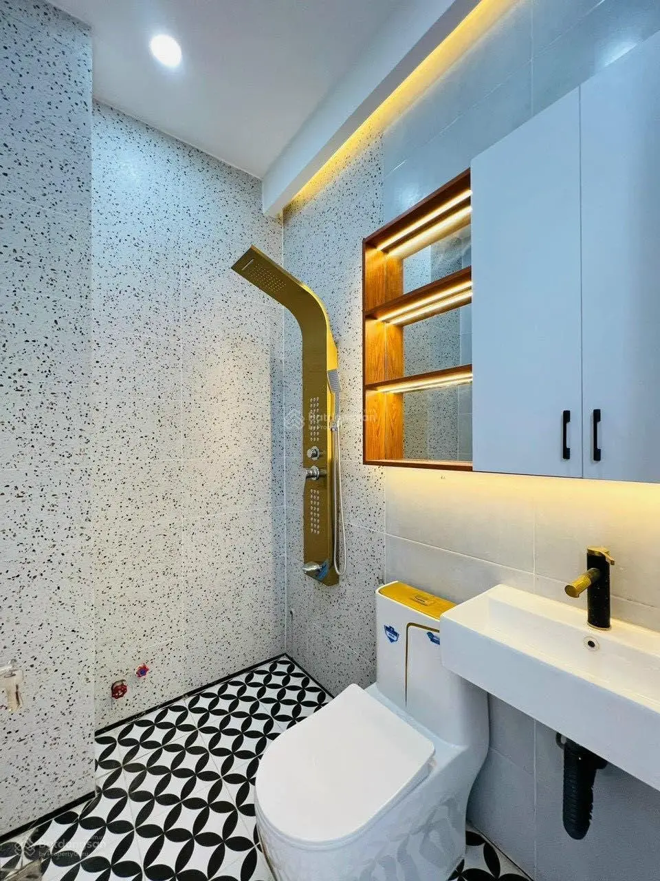Bán căn nhà 48m2 hẻm 128 Trần Quốc Thảo, Phường 14, Quận 3, sổ riêng, bán gấp trong tuần, 2 tỷ350tr