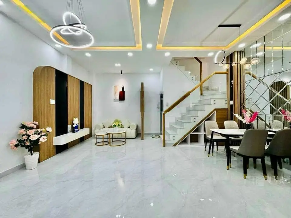 Kẹt vốn bán gấp nhà Ngô Đức Kế, Bình Thạnh. 50m2. Sổ sẵn. HĐ cho thuê 17 triệu