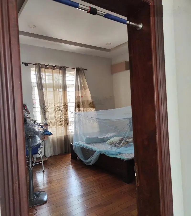 Bán nhà MT ngộp, xe hơi đỗ cửa ĐS 53, Hiệp Bình Chánh, Thủ Đức, 151m2, 3 tầng, còn mới