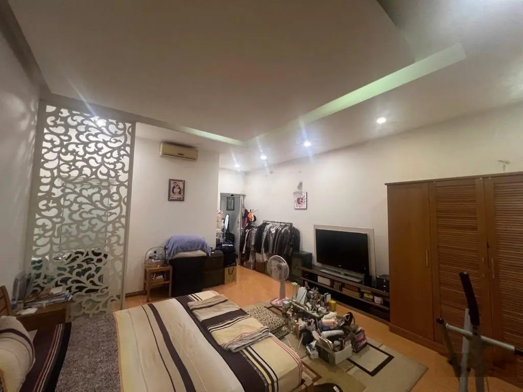 Chính chủ cần bán gấp nhà phố Ngọc lâm DT 65m2, 3 tầng vị trí siêu đẹp gần trường học, chợ.