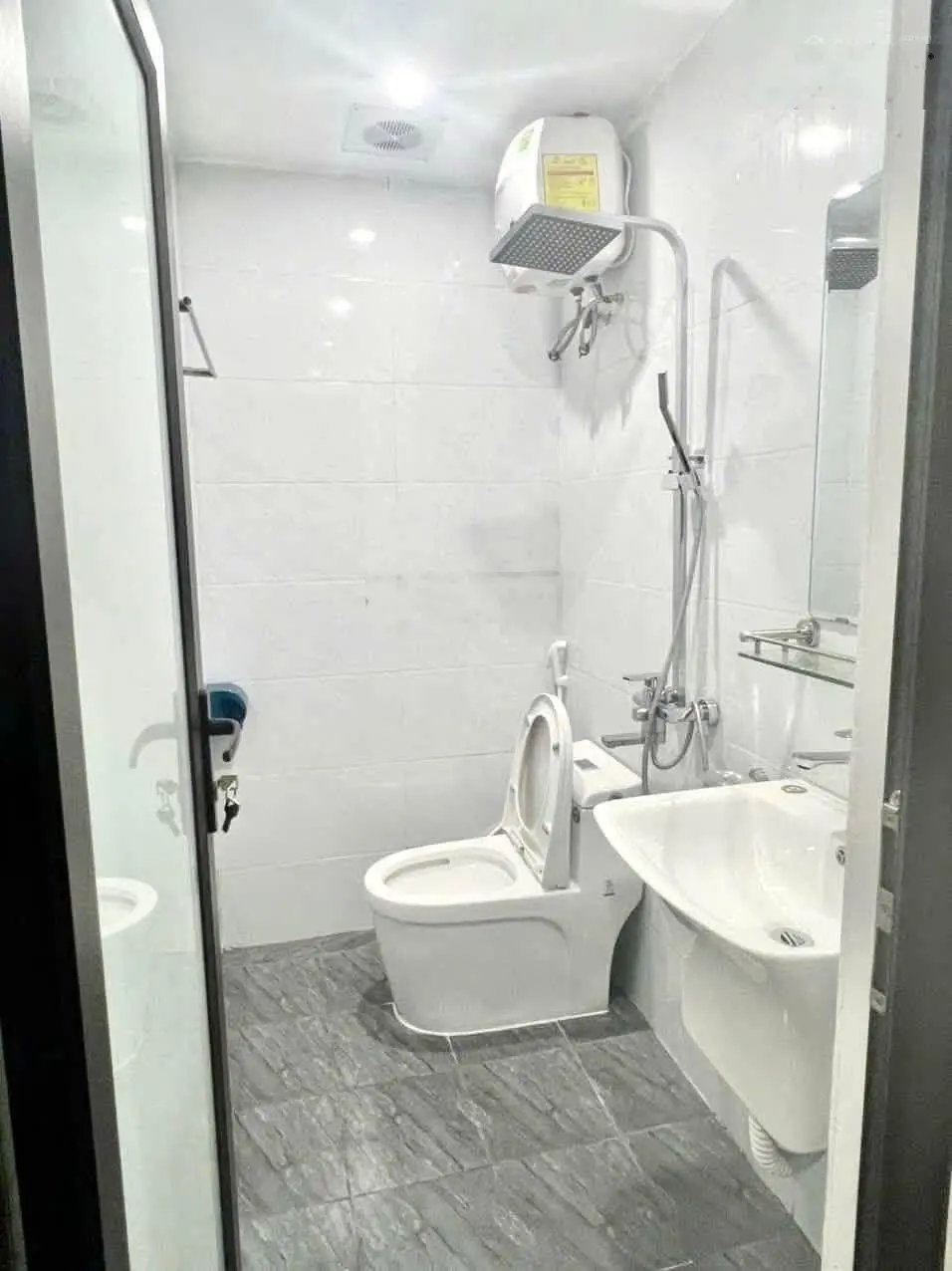 Chính chủ cần bán nhà DT 48 m2 x 6 tầng, mặt tiền 3.8 m, giá 9.5 tỷ