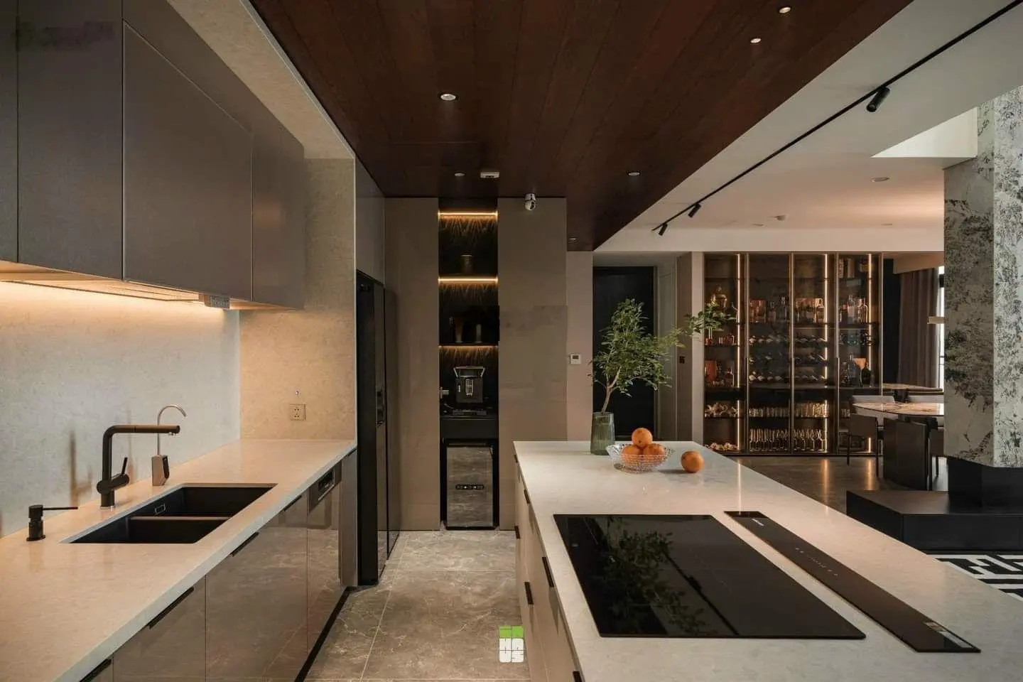 (độc quyền) bán căn penthouse - watermark 395 lạc long quân - view hồ tây - 310m2. lh: 0968 201 ***