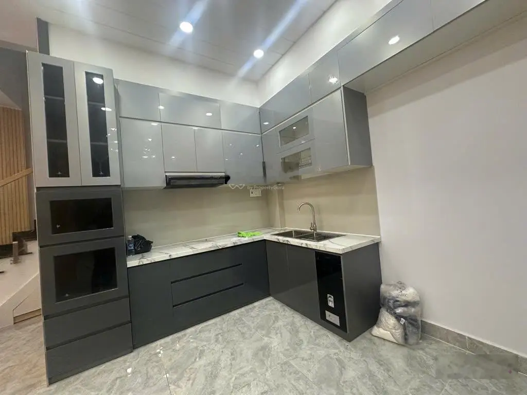 Nhà mới đẹp vào ở ngay, sát Tân Vĩnh Phường 4 Quận 4. 45,7m2, 4 tầng. 4PN, 5WC. Giá: 12,6 tỷ.