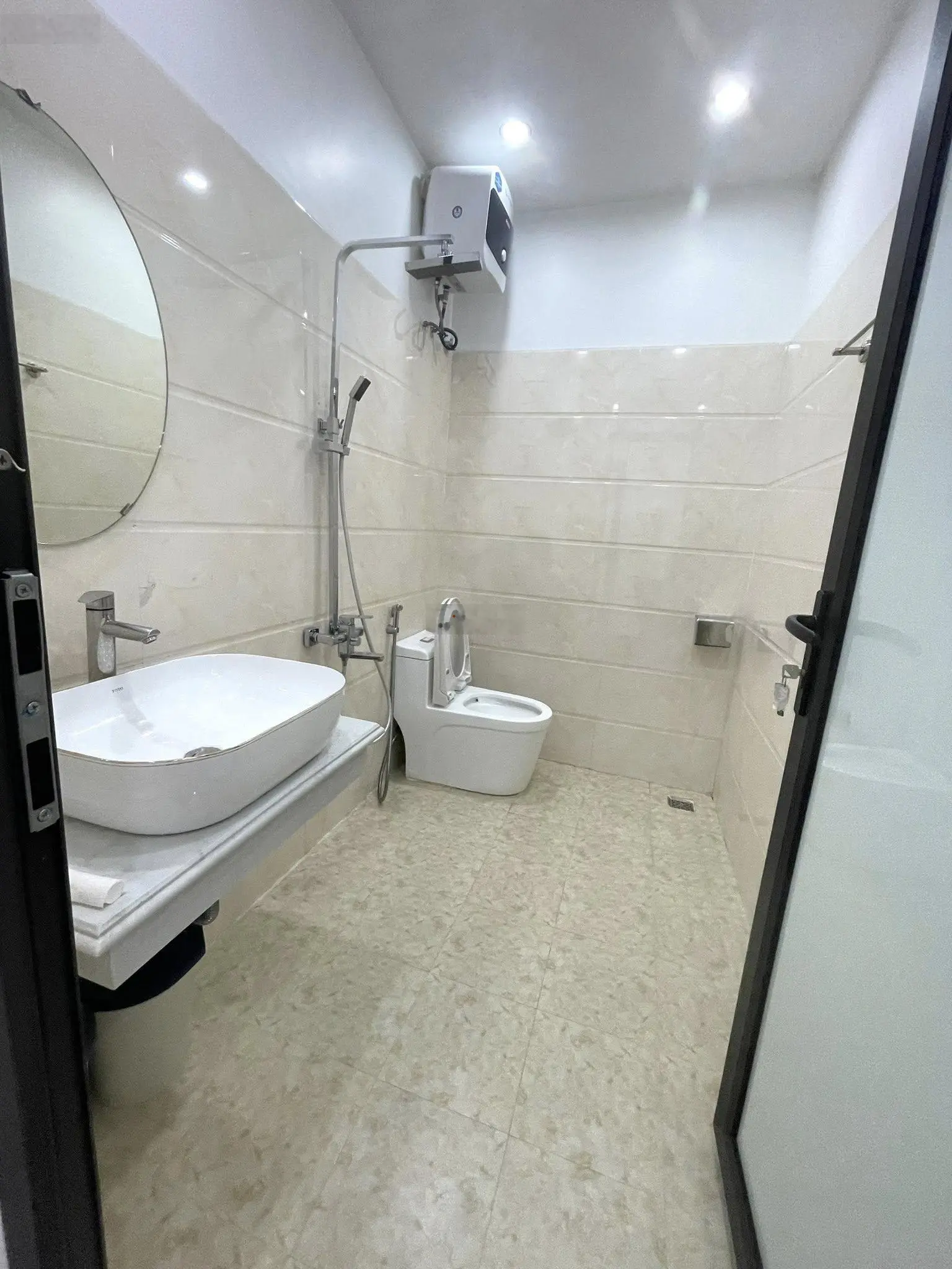 Siêu phẩm nhà 4 tầng mặt tuyến chính đường rộng 20m thông thương TĐC Sao Sáng