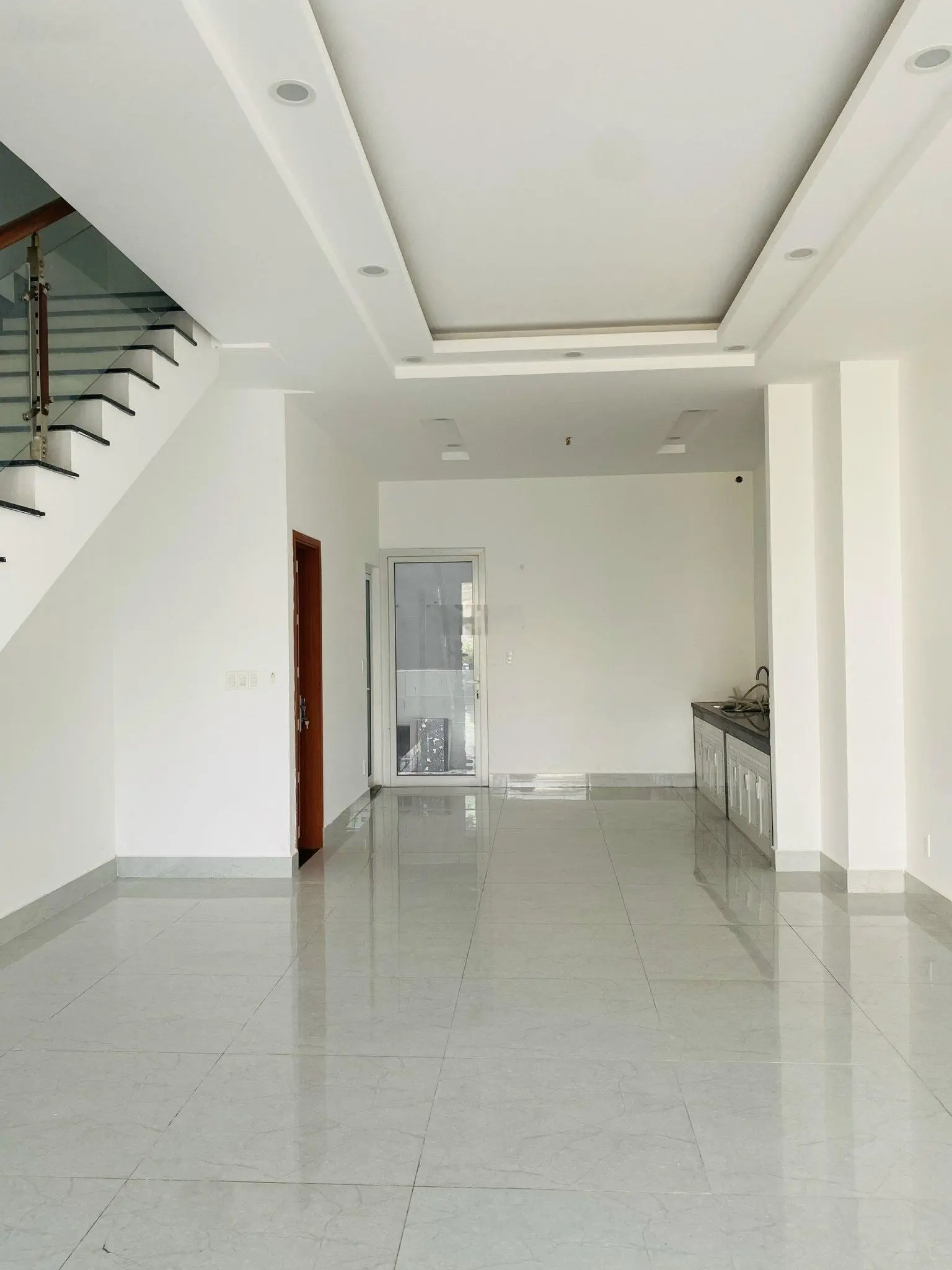 Nhà phố liền kề mới - tiện kinh doanh - Nhà 2 lầu trong khu dân cư Tam Hiệp, Lý Văn Sâm nối dài