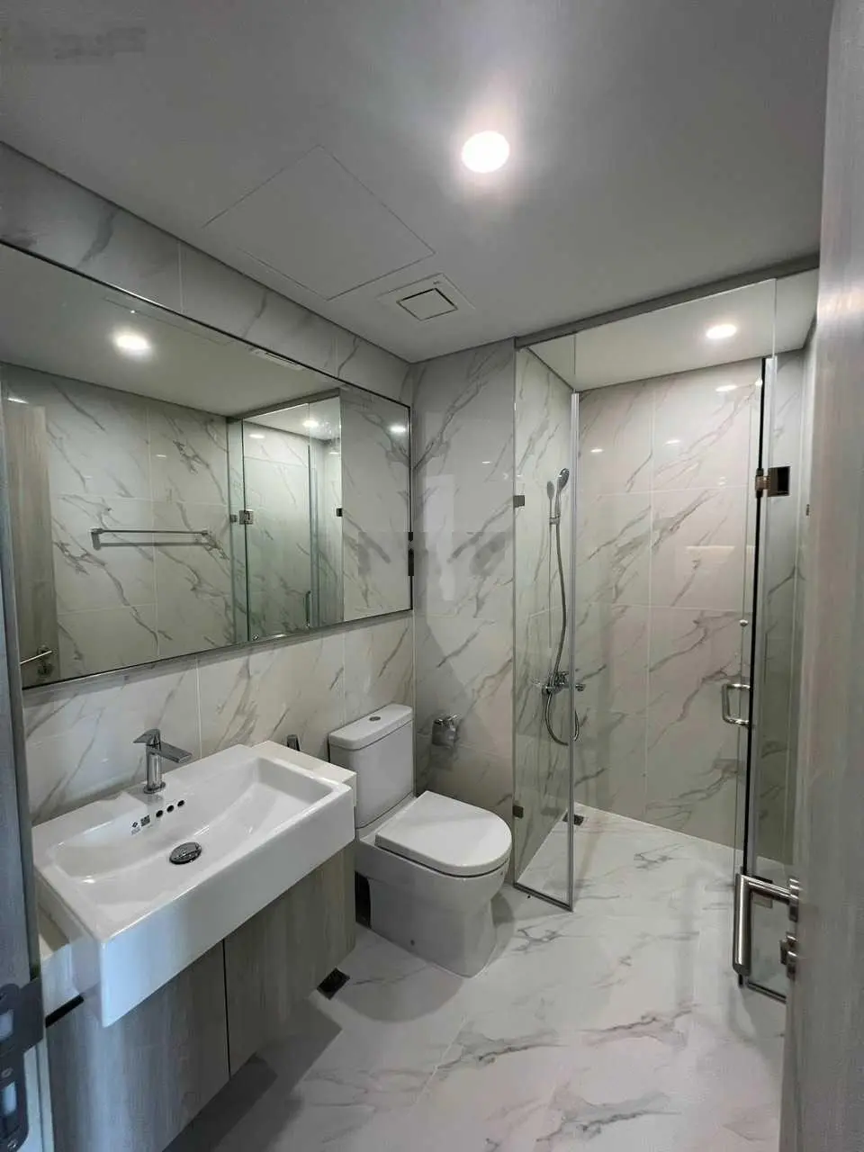 Bán lại căn hộ 2N2WC (62m2) tòa B mới nhận nhà