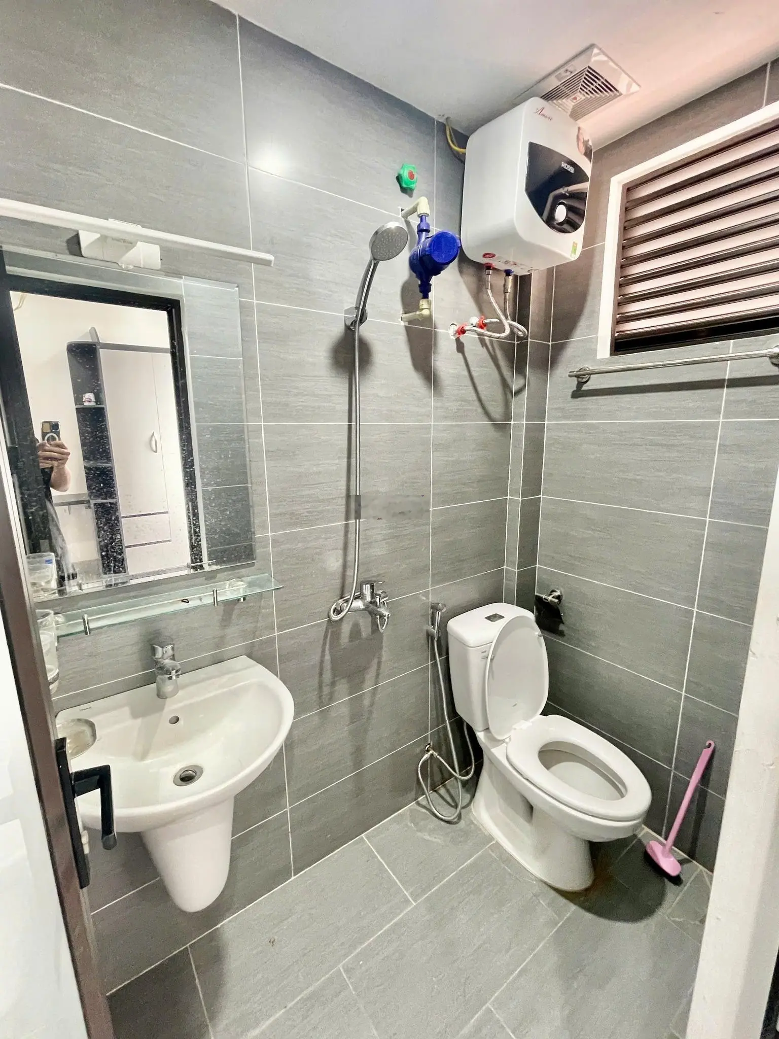 Siêu hiếm! Tòa CHDV Xuân Thủy, 147m2*8T, MT 6.5M, 29 PKK, đủ PCCC, ngõ ô tô, sát phố, thu 2 tỷ/năm